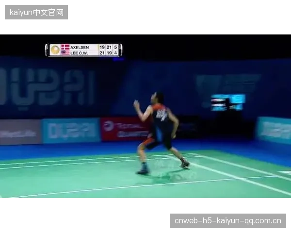 羽毛球鱼跃救球超燃：激情碰撞的赛场瞬间
