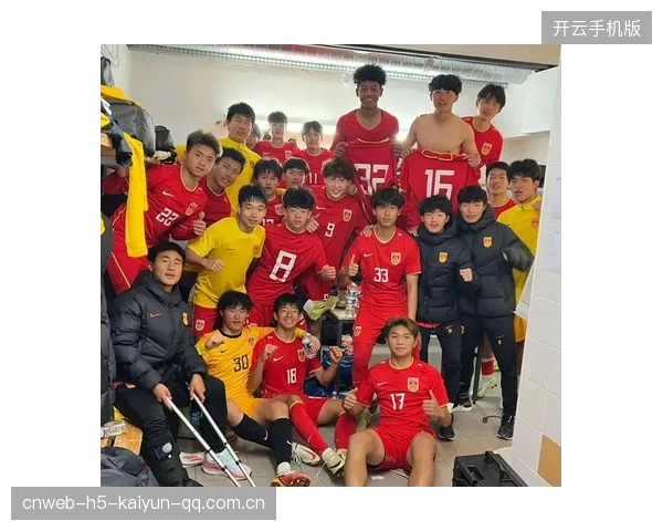 亚运铜牌背后的中国足球梦：从“留洋盼破局”到球迷的暖心守护